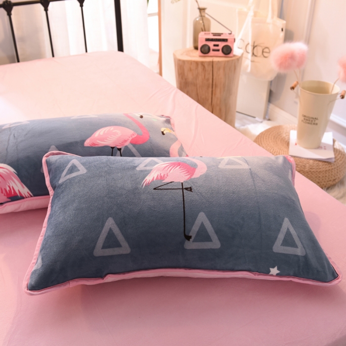 91家纺网 家纺一手货源 找家纺 绒世界 2018秋冬印花牛奶绒爆款四件套第二版 火烈鸟