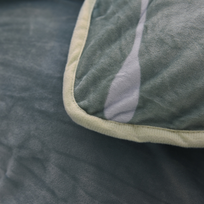 91家纺网 家纺一手货源 找家纺 绒世界 2018秋冬印花牛奶绒爆款四件套第二版 小雨伞