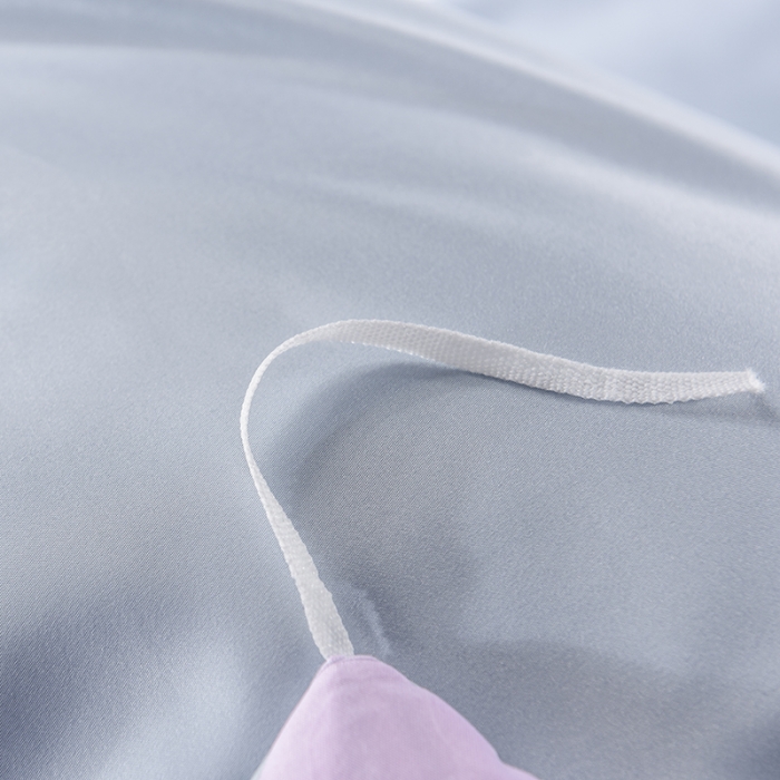 91家纺网 家纺一手货源 找家纺 绒世界 2019新款水洗真丝贴布绣四件套 床单款 浅蓝粉