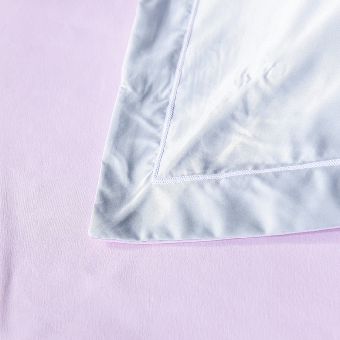 91家纺网 家纺一手货源 找家纺 绒世界 2019新款水洗真丝贴布绣四件套 床单款 浅蓝粉