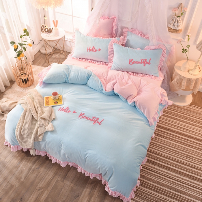 91家纺网 家纺一手货源 找家纺 欧冠2019水晶绒宝宝绒花边款和毛巾绣款四件套毛巾绣慕蓝粉