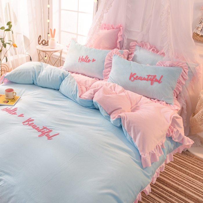 91家纺网 家纺一手货源 找家纺 欧冠2019水晶绒宝宝绒花边款和毛巾绣款四件套毛巾绣慕蓝粉