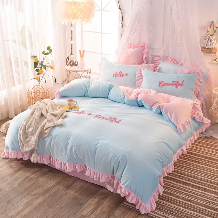 91家纺网 家纺一手货源 找家纺 欧冠2019水晶绒宝宝绒花边款和毛巾绣款四件套毛巾绣慕蓝粉