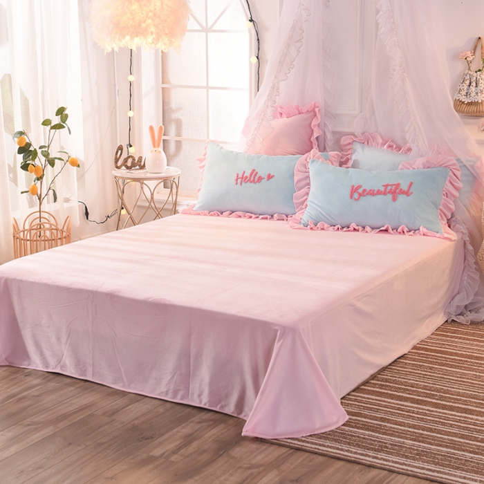 91家纺网 家纺一手货源 找家纺 欧冠2019水晶绒宝宝绒花边款和毛巾绣款四件套毛巾绣慕蓝粉