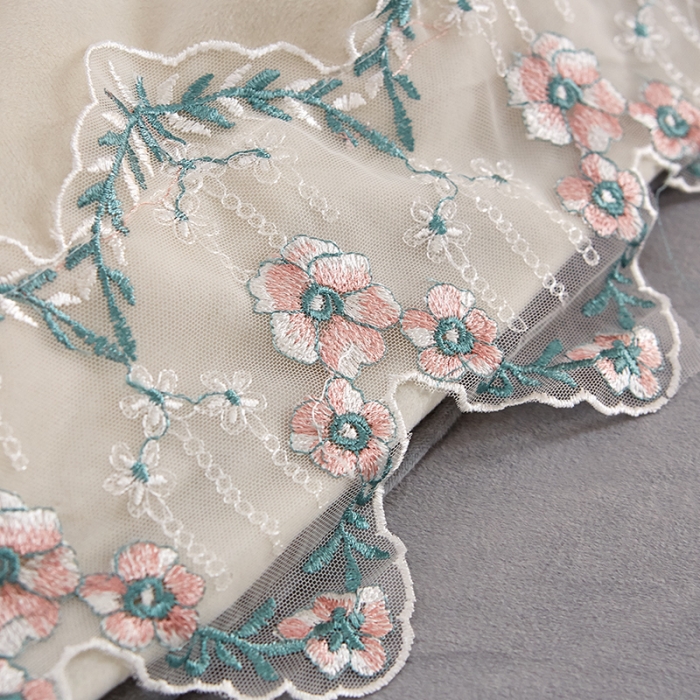 91家纺网 家纺一手货源 找家纺 绒世界 秋冬绒款花边款和毛巾绣四件套床裙款 花边款-白灰