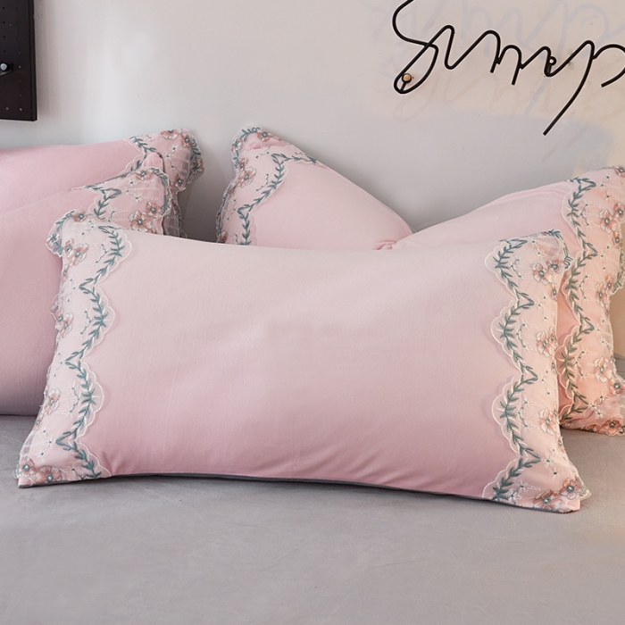 91家纺网 家纺一手货源 找家纺 绒世界 秋冬绒款花边款和毛巾绣四件套床裙款 花边款-粉灰