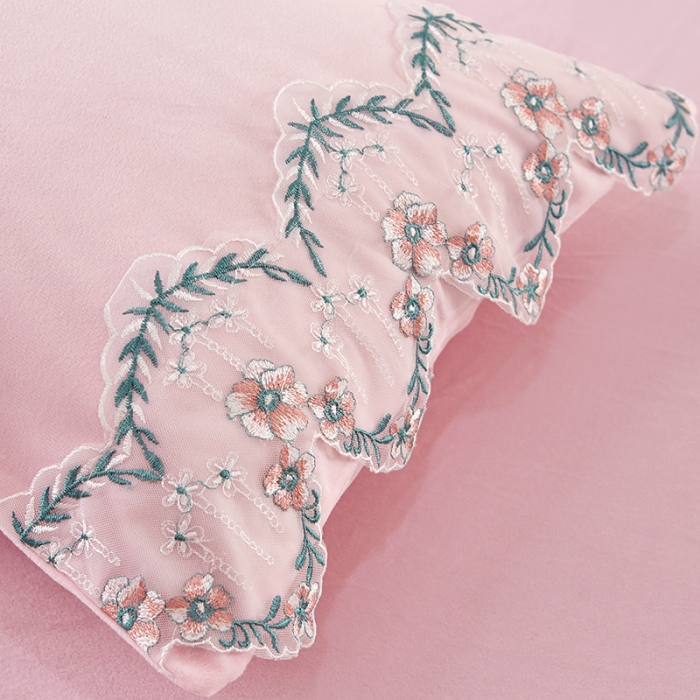 91家纺网 家纺一手货源 找家纺 绒世界 秋冬绒款花边款和毛巾绣四件套床裙款 花边款粉色