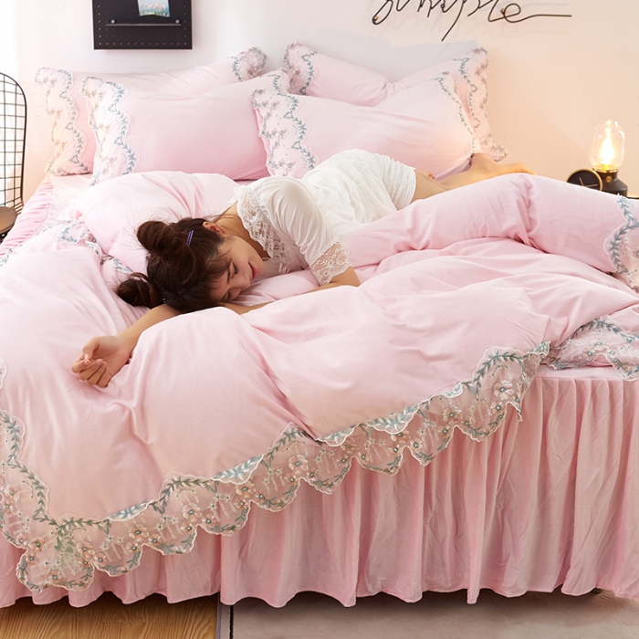 91家纺网 家纺一手货源 找家纺 绒世界 秋冬绒款花边款和毛巾绣四件套床裙款 花边款粉色