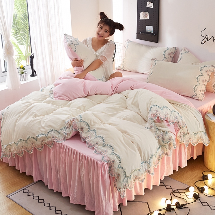 91家纺网 家纺一手货源 找家纺 绒世界 秋冬绒款花边款和毛巾绣四件套床裙款 花边款-白粉