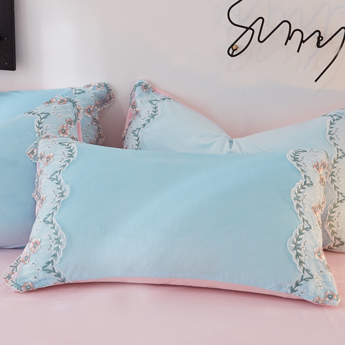 91家纺网 家纺一手货源 找家纺 绒世界 秋冬绒款花边款和毛巾绣四件套床裙款 花边款-慕蓝粉