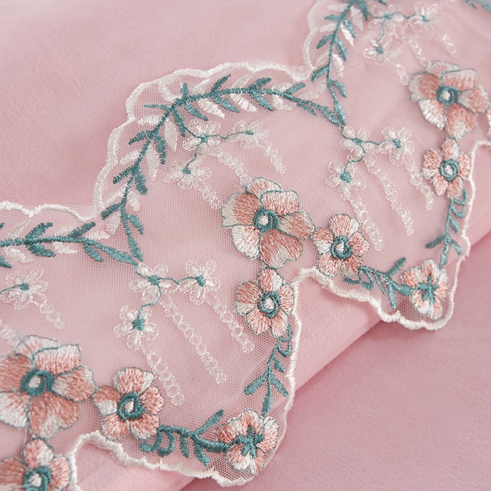 91家纺网 家纺一手货源 找家纺 绒世界 秋冬绒款花边款和毛巾绣四件套床裙款 花边款粉色