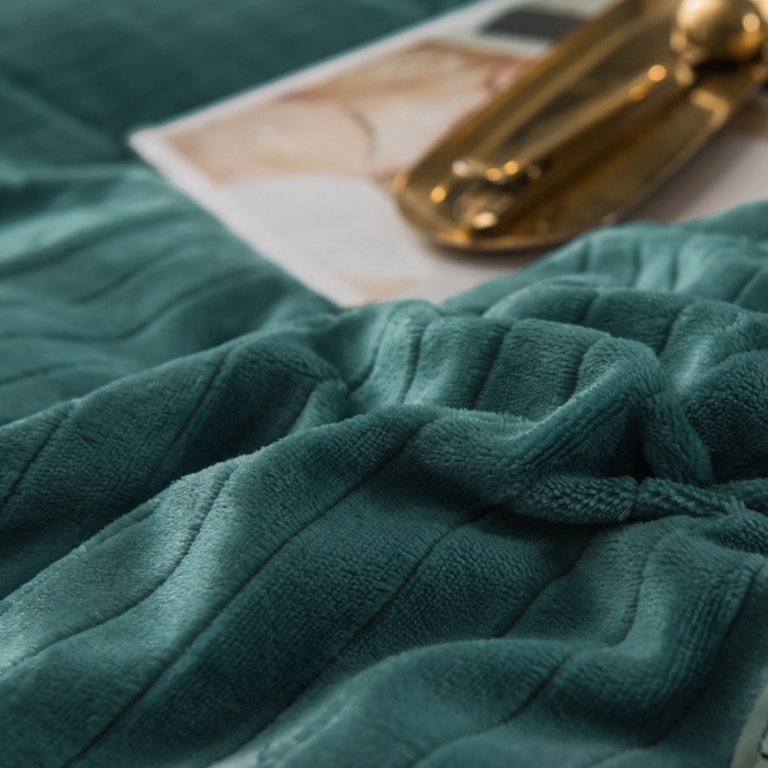 91家纺网 家纺一手货源 找家纺 欧冠 2019提花法莱绒加贝贝绒加厚四件套 果绿白