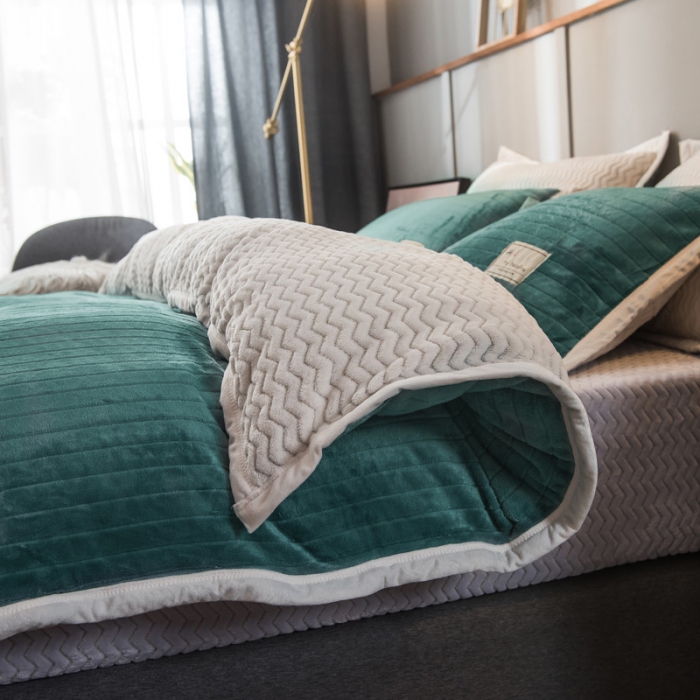 91家纺网 家纺一手货源 找家纺 欧冠 2019提花法莱绒加贝贝绒加厚四件套 果绿白