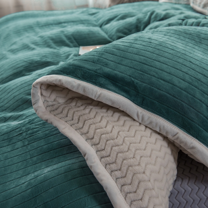 91家纺网 家纺一手货源 找家纺 欧冠 2019提花法莱绒加贝贝绒加厚四件套 果绿白