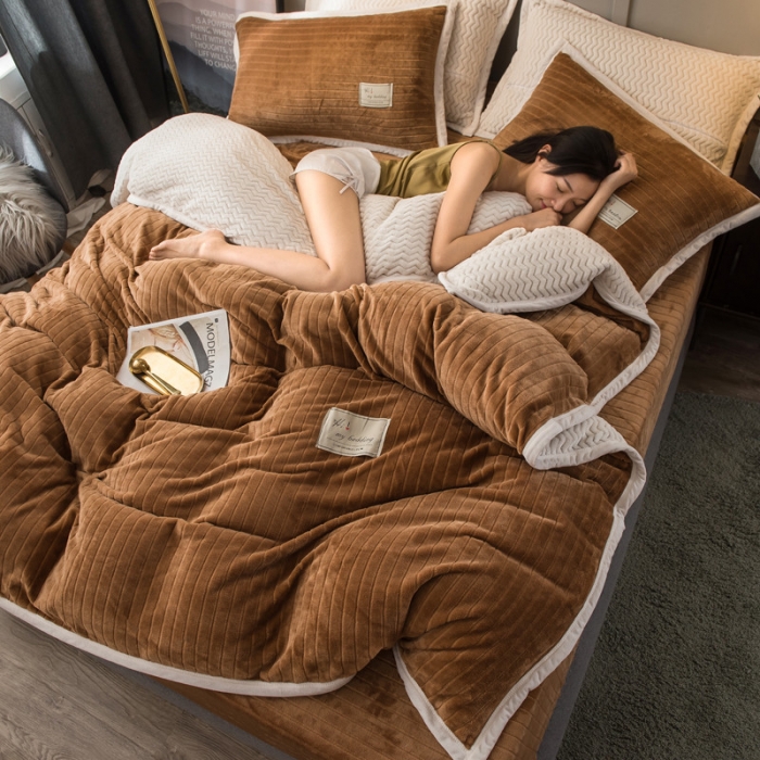 91家纺网 家纺一手货源 找家纺 欧冠 2019提花法莱绒加贝贝绒加厚四件套 卡其白