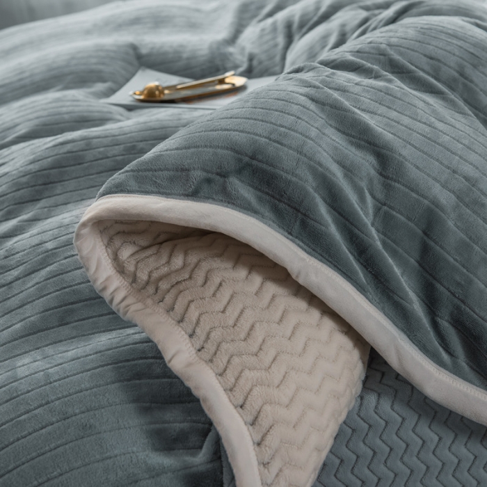 91家纺网 家纺一手货源 找家纺 欧冠 2019提花法莱绒加贝贝绒加厚四件套 素雅灰