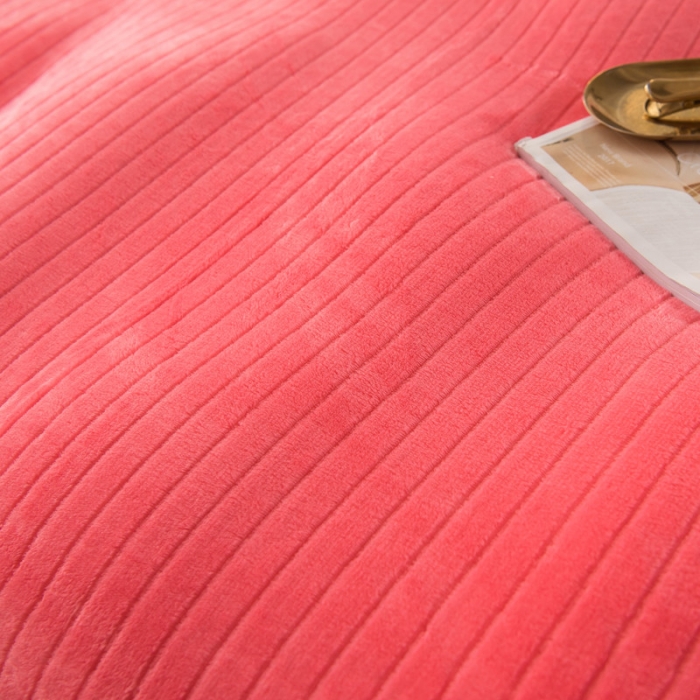 91家纺网 家纺一手货源 找家纺 欧冠 2019提花法莱绒加贝贝绒加厚四件套 西瓜红白