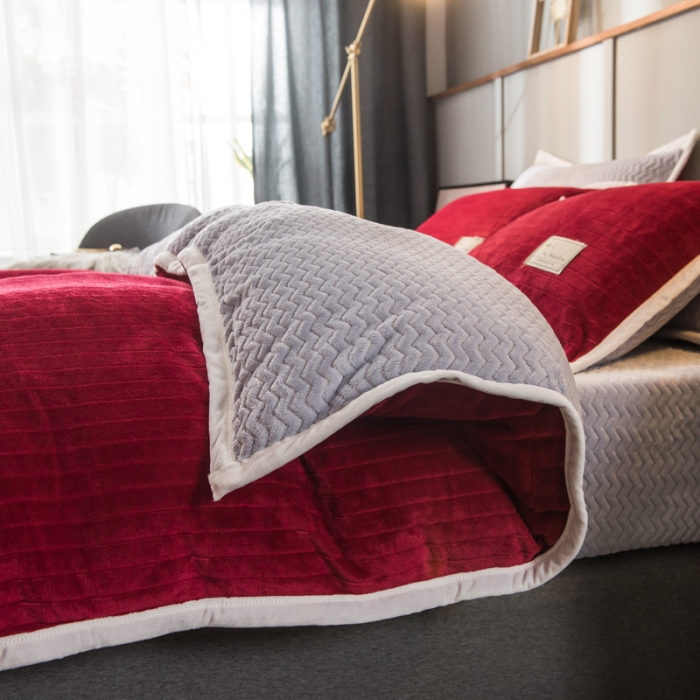 91家纺网 家纺一手货源 找家纺 欧冠 2019提花法莱绒加贝贝绒加厚四件套 喜庆红灰