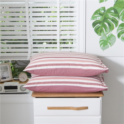 91家纺网 家纺一手货源 找家纺 玖弘家居 2018新款枕套 74*48cm一对 红三色条