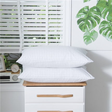 91家纺网 家纺一手货源 找家纺 玖弘家居 2018新款枕套 74*48cm一对 小白格