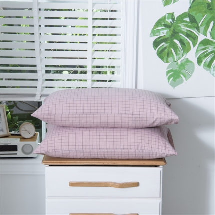 91家纺网 家纺一手货源 找家纺 玖弘家居 2018新款枕套 74*48cm一对 小粉格