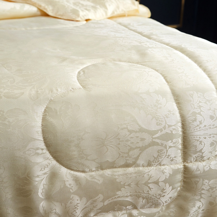 91家纺网 家纺一手货源 找家纺 百花王 蜘蛛花被印花冰丝被夏被 米黄色