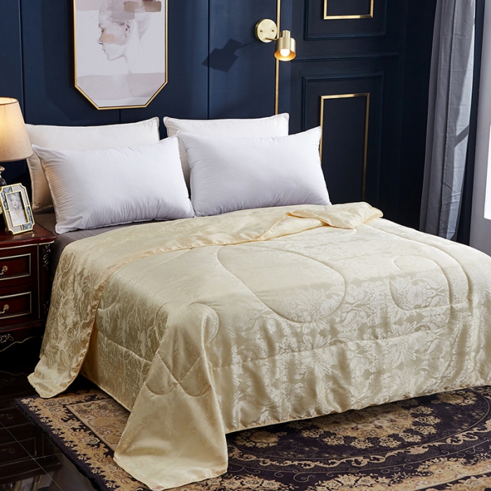 91家纺网 家纺一手货源 找家纺 百花王 蜘蛛花被印花冰丝被夏被 米黄色