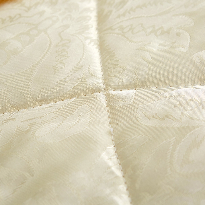 91家纺网 家纺一手货源 找家纺 百花王 蜘蛛花被印花冰丝被夏被 米黄色