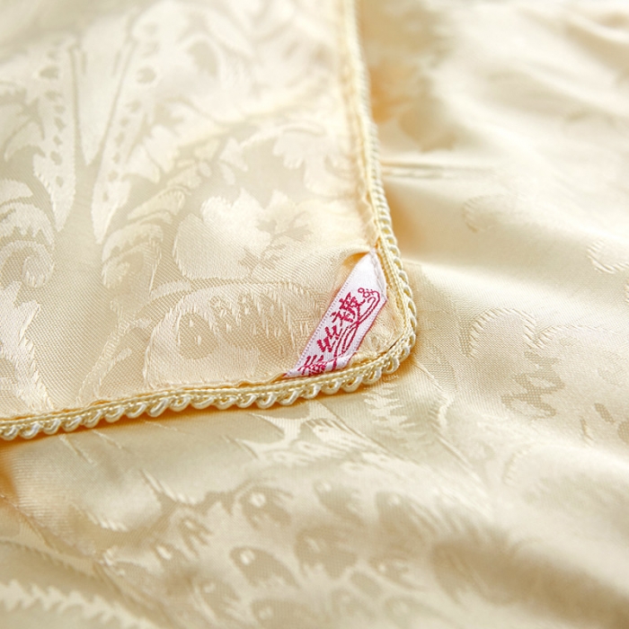 91家纺网 家纺一手货源 找家纺 百花王 蜘蛛花被印花冰丝被夏被 米黄色