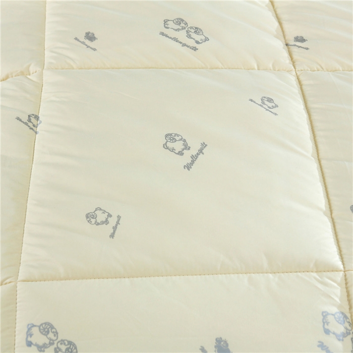 91家纺网 家纺一手货源 找家纺 小燕燕家纺 2021新款澳洲进口羊毛被 米黄色