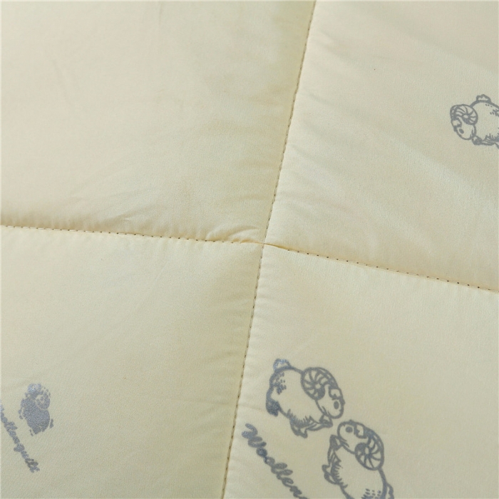 91家纺网 家纺一手货源 找家纺 小燕燕家纺 2021新款澳洲进口羊毛被 米黄色