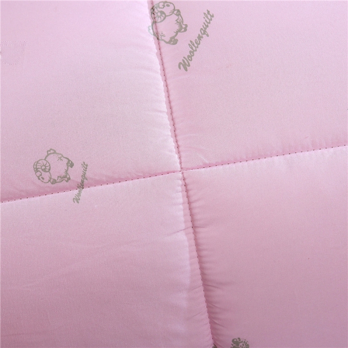 91家纺网 家纺一手货源 找家纺 小燕燕家纺 2021新款澳洲进口羊毛被 粉红色