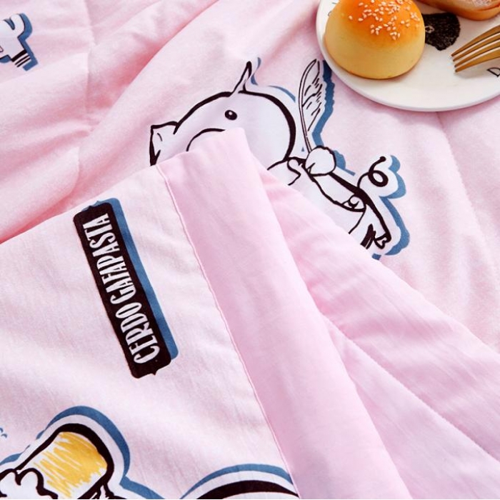 91家纺网 家纺一手货源 找家纺 小燕燕家纺 2021新款水洗棉夏被空调被 幸运猪粉