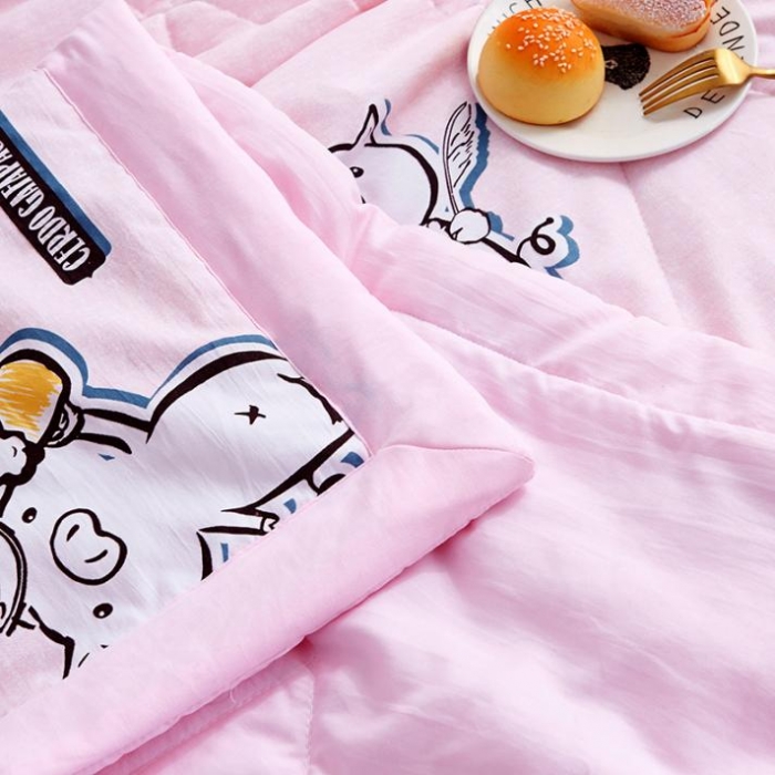 91家纺网 家纺一手货源 找家纺 小燕燕家纺 2021新款水洗棉夏被空调被 幸运猪粉