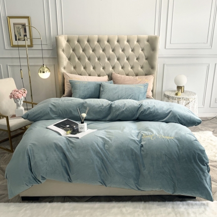 91家纺网 家纺一手货源 找家纺 （总）爱缦 2019水晶绒丽丝绒绣花工艺款四件套实拍图