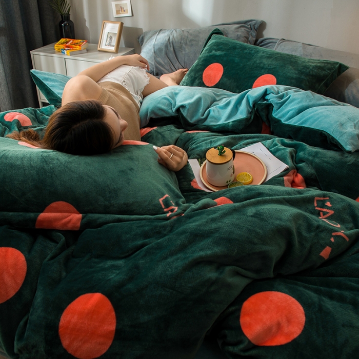 91家纺网 家纺一手货源 找家纺 新太阳 2022新款牛奶绒四件套 波点-墨绿