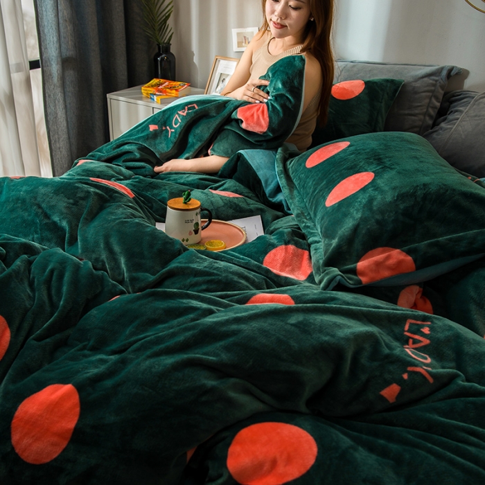 91家纺网 家纺一手货源 找家纺 新太阳 2022新款牛奶绒四件套 波点-墨绿