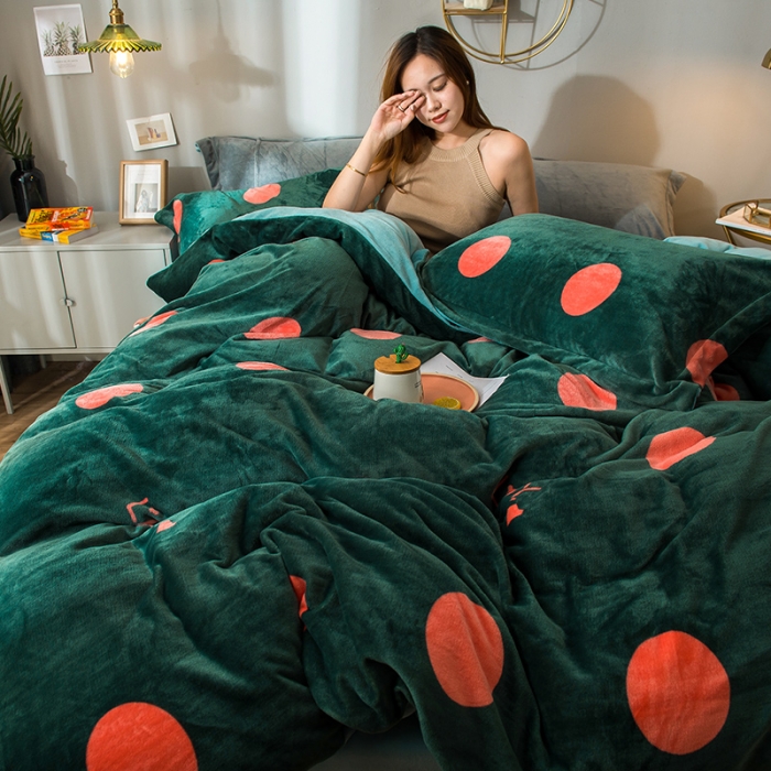 91家纺网 家纺一手货源 找家纺 新太阳 2022新款牛奶绒四件套 波点-墨绿