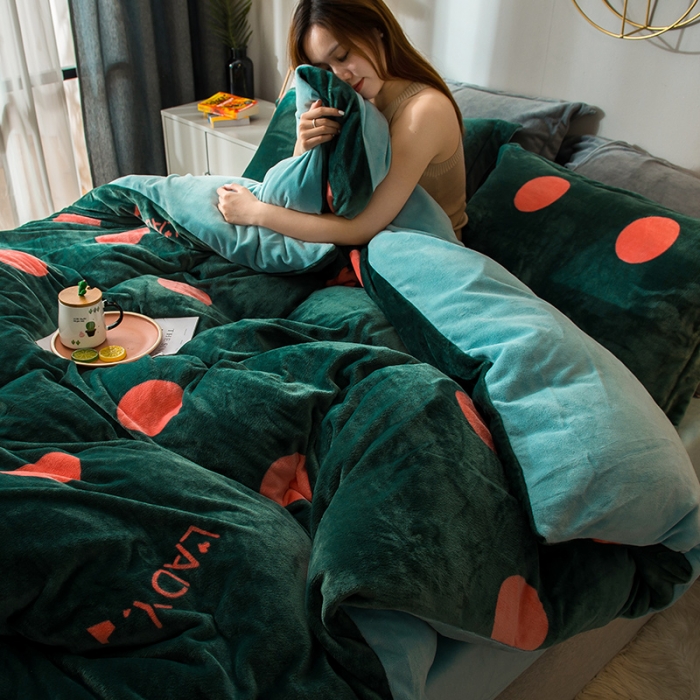 91家纺网 家纺一手货源 找家纺 新太阳 2022新款牛奶绒四件套 波点-墨绿