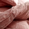 91家纺网 家纺一手货源 找家纺 仙娥羽绒新款全棉纯棉色织鹅绒被100%羽绒被全棉被子粉红色