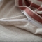 91家纺网 家纺一手货源 找家纺 尚品本色 2022新款尚品本色针织棉四件套 床单款 中红条纹