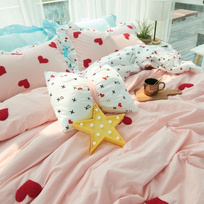 91家纺网 家纺一手货源 找家纺 淑女公社 毛巾绣水洗棉四件套床裙款 遇见-甜心粉