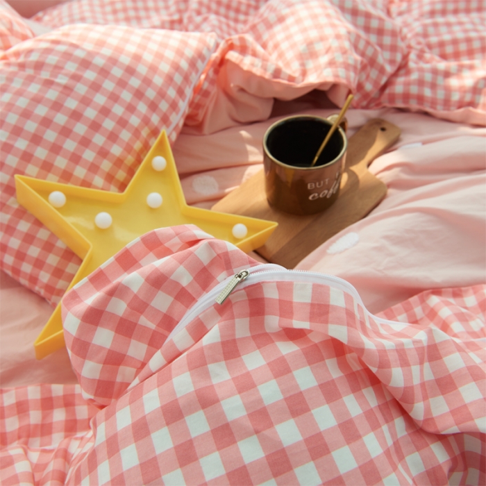 91家纺网 家纺一手货源 找家纺 淑女公社 毛巾绣水洗棉四件套床裙款 遇见-圆点粉白格