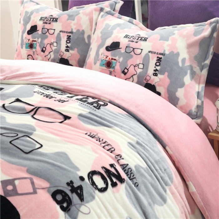 91家纺网 家纺一手货源 找家纺 佰亿莱 大版法莱绒四件套 迷彩情怀