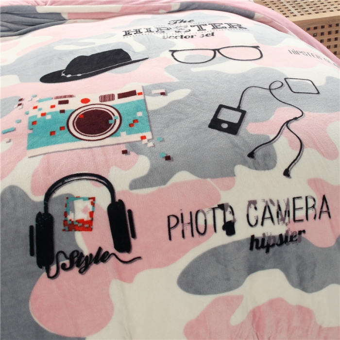 91家纺网 家纺一手货源 找家纺 佰亿莱 大版法莱绒四件套 迷彩情怀