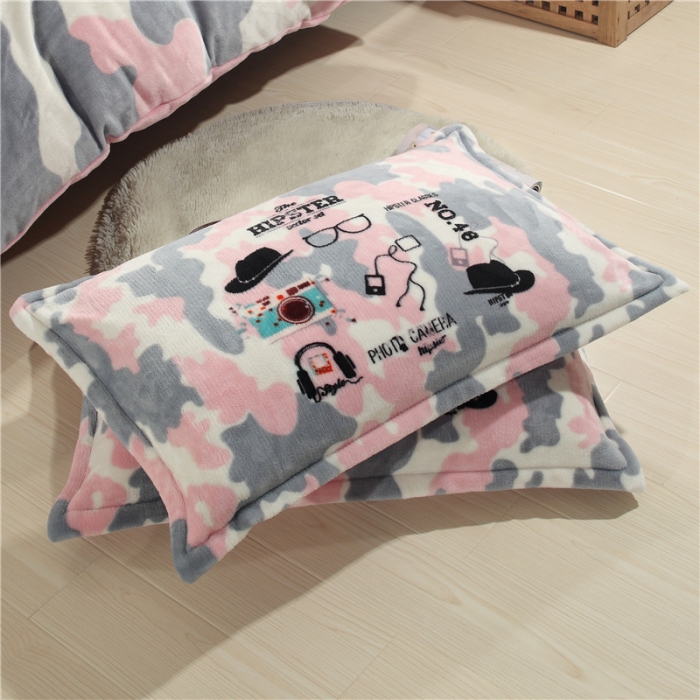 91家纺网 家纺一手货源 找家纺 佰亿莱 大版法莱绒四件套 迷彩情怀