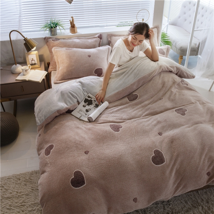 91家纺网 家纺一手货源 找家纺 佰亿莱 雪花绒四件套 简约爱心