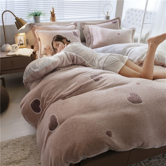 91家纺网 家纺一手货源 找家纺 佰亿莱 雪花绒四件套 简约爱心