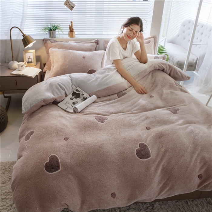 91家纺网 家纺一手货源 找家纺 佰亿莱 雪花绒四件套 简约爱心