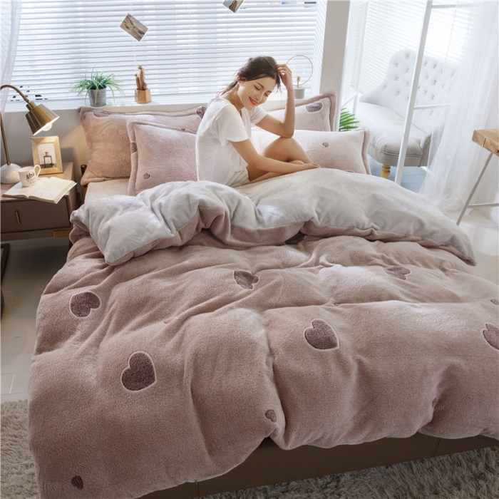 91家纺网 家纺一手货源 找家纺 佰亿莱 雪花绒四件套 简约爱心